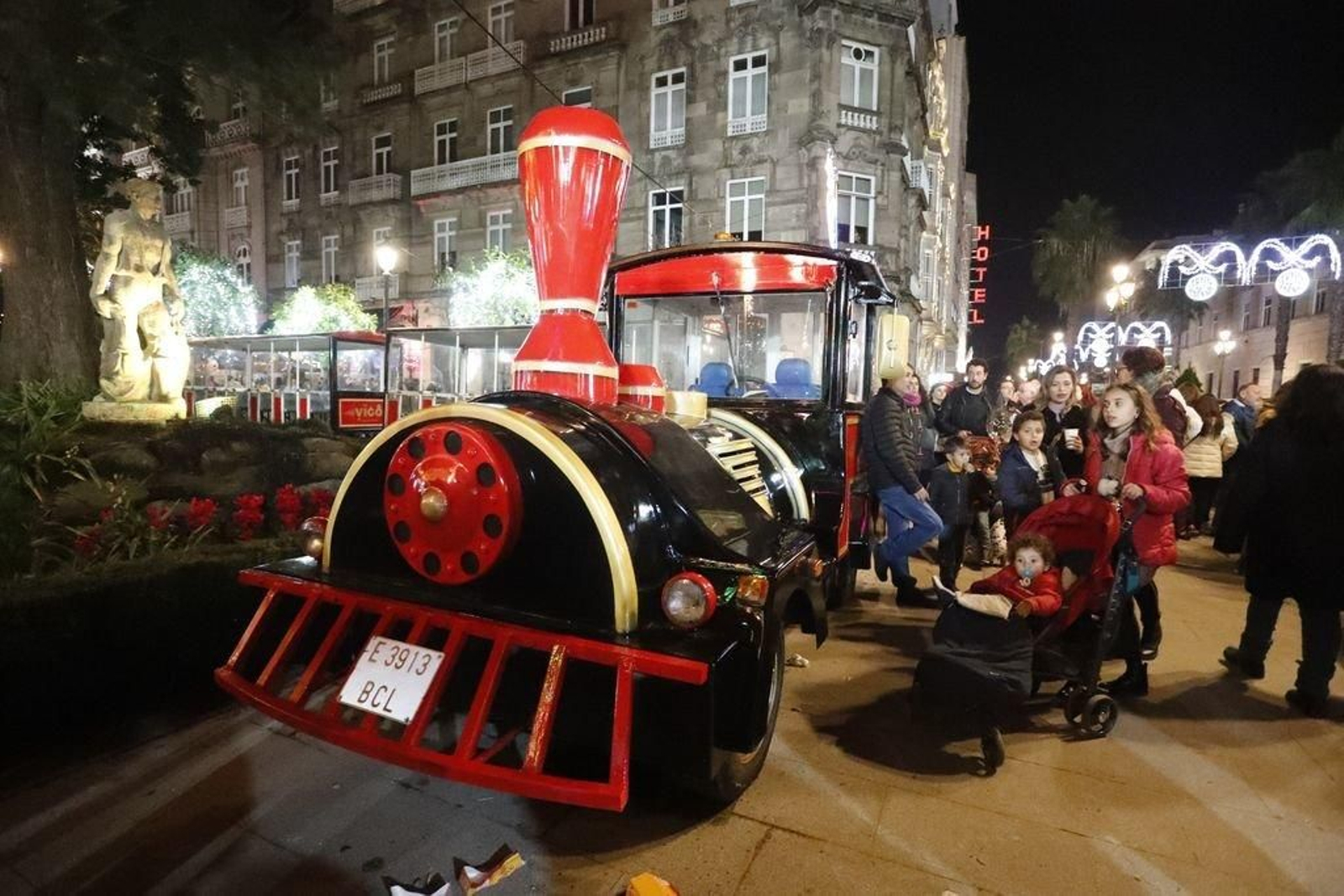 Los turistas invaden Vigo en el Puente87