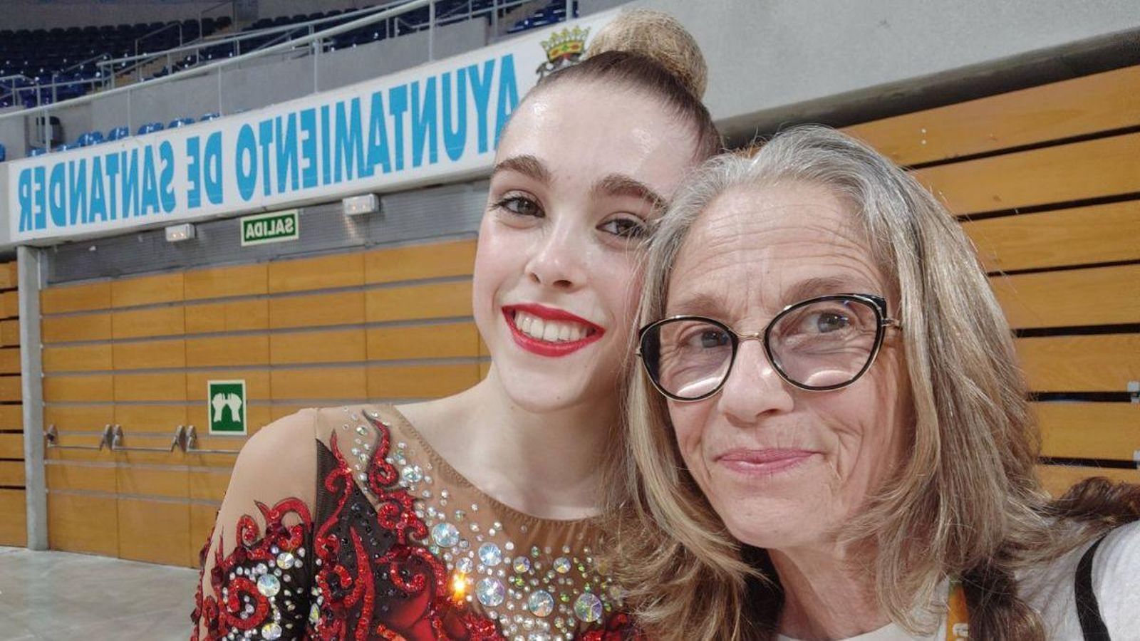 Con su hija Candela, también gimnasta.
