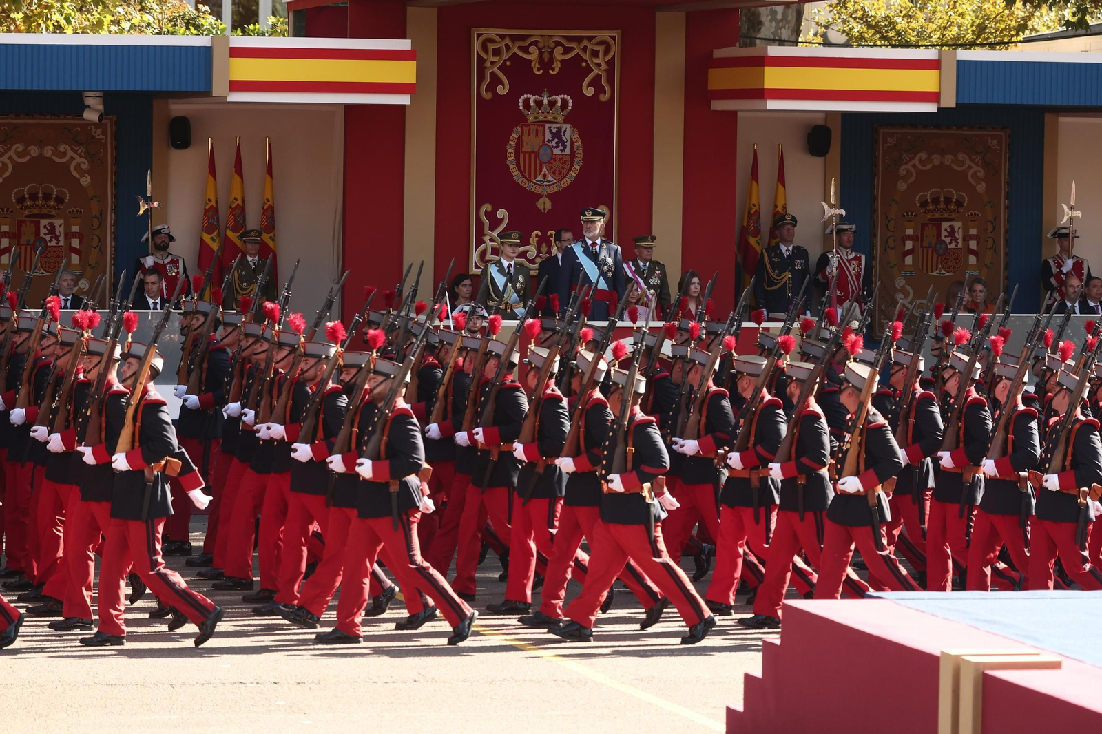EuropaPress_7840718_agentes_cuerpos_seguridad_estado_acto_solemne_homenaje_bandera_nacional (1)