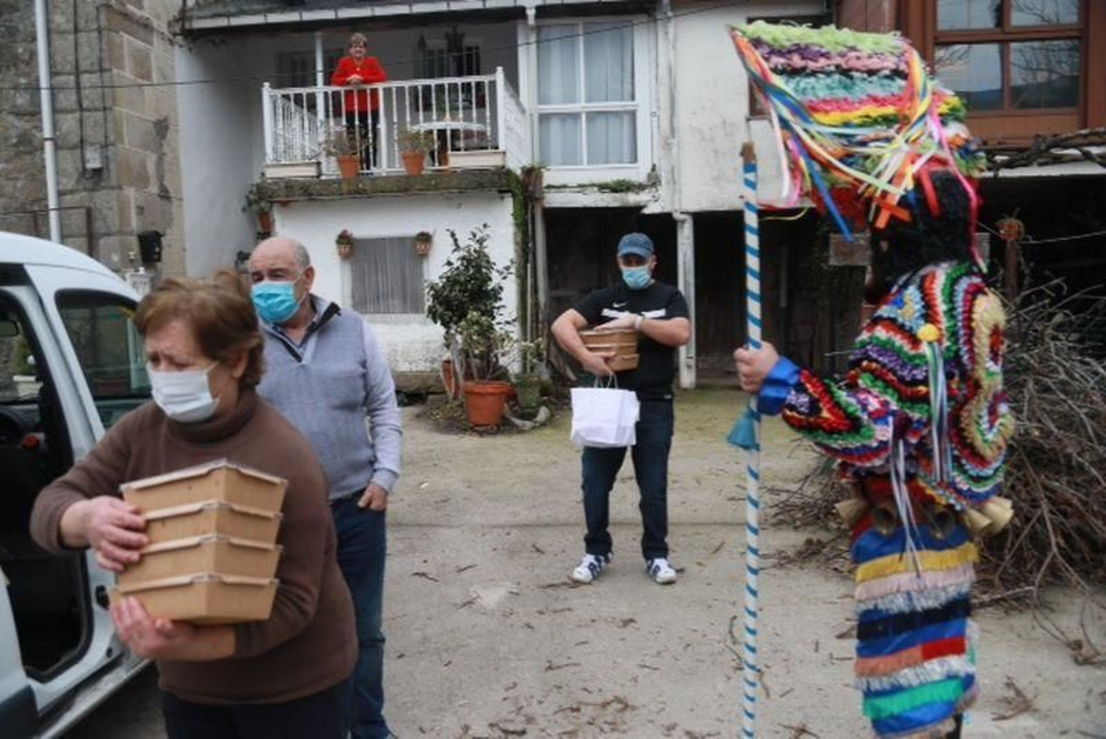 Boteiros recorren Vilariño de Conso (JOSÉ PAZ)