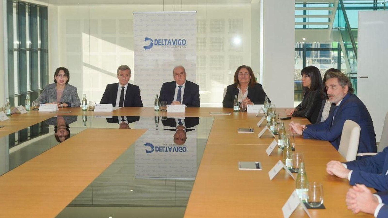 Alfonso Rueda, en su visita a Delta Vigo.