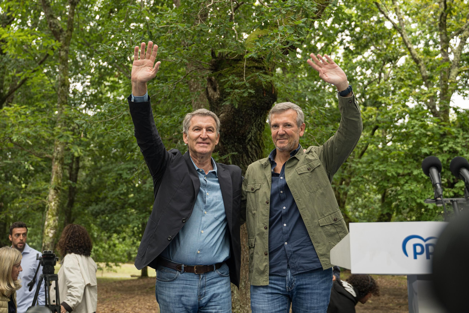 El presidente del Partido Popular, Alberto Núñez Feijóo (i), y el presidente del PPdeG, Alfonso Rueda (d), durante el acto de apertura del curso político del PP.