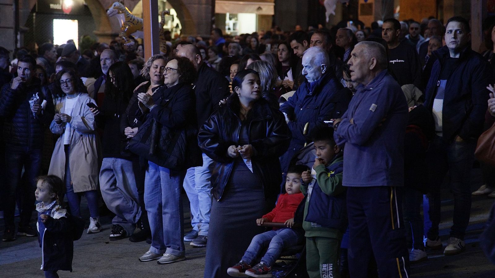 Galería | Cabezudos, castañas y bollo preñado para disfrutar de los magostos en la ciudad