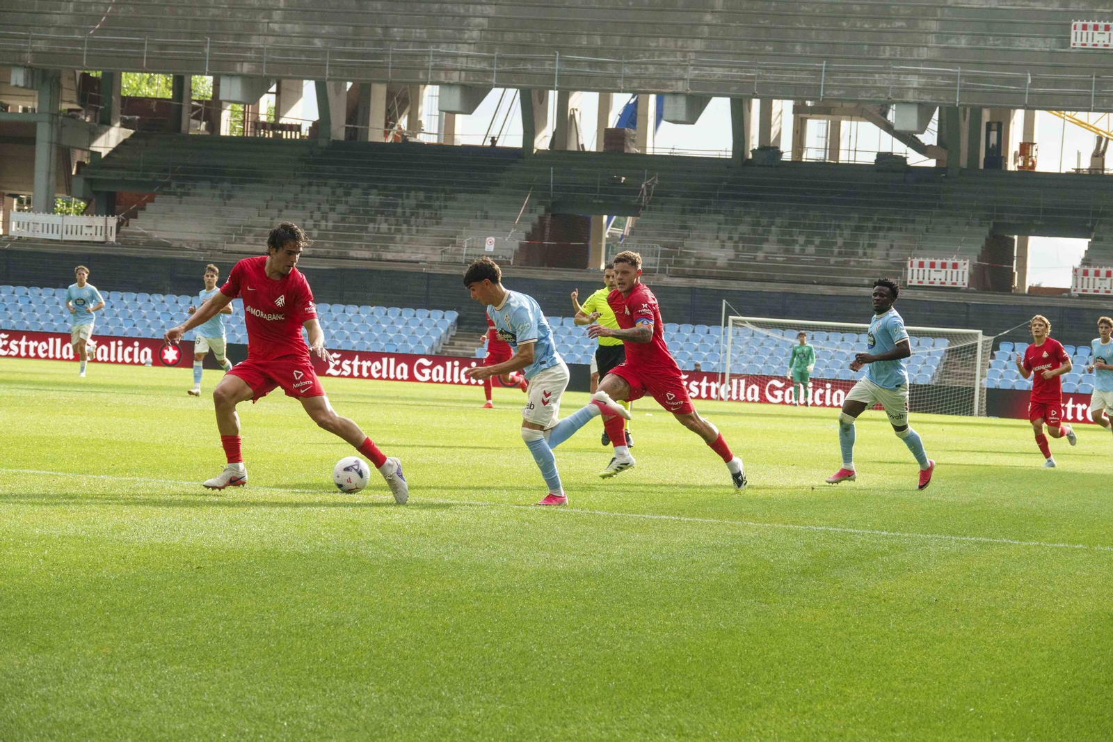 Galería | El Celta Fortuna se estrena como local en Segunda División