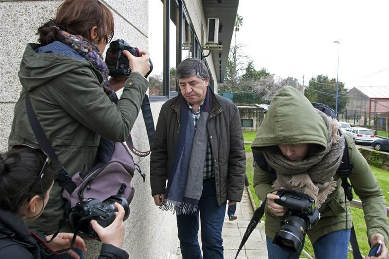 El dueño de construcciones Eiriña, Enrique Alonso Pais, sale hoy de los juzgados de Vigo