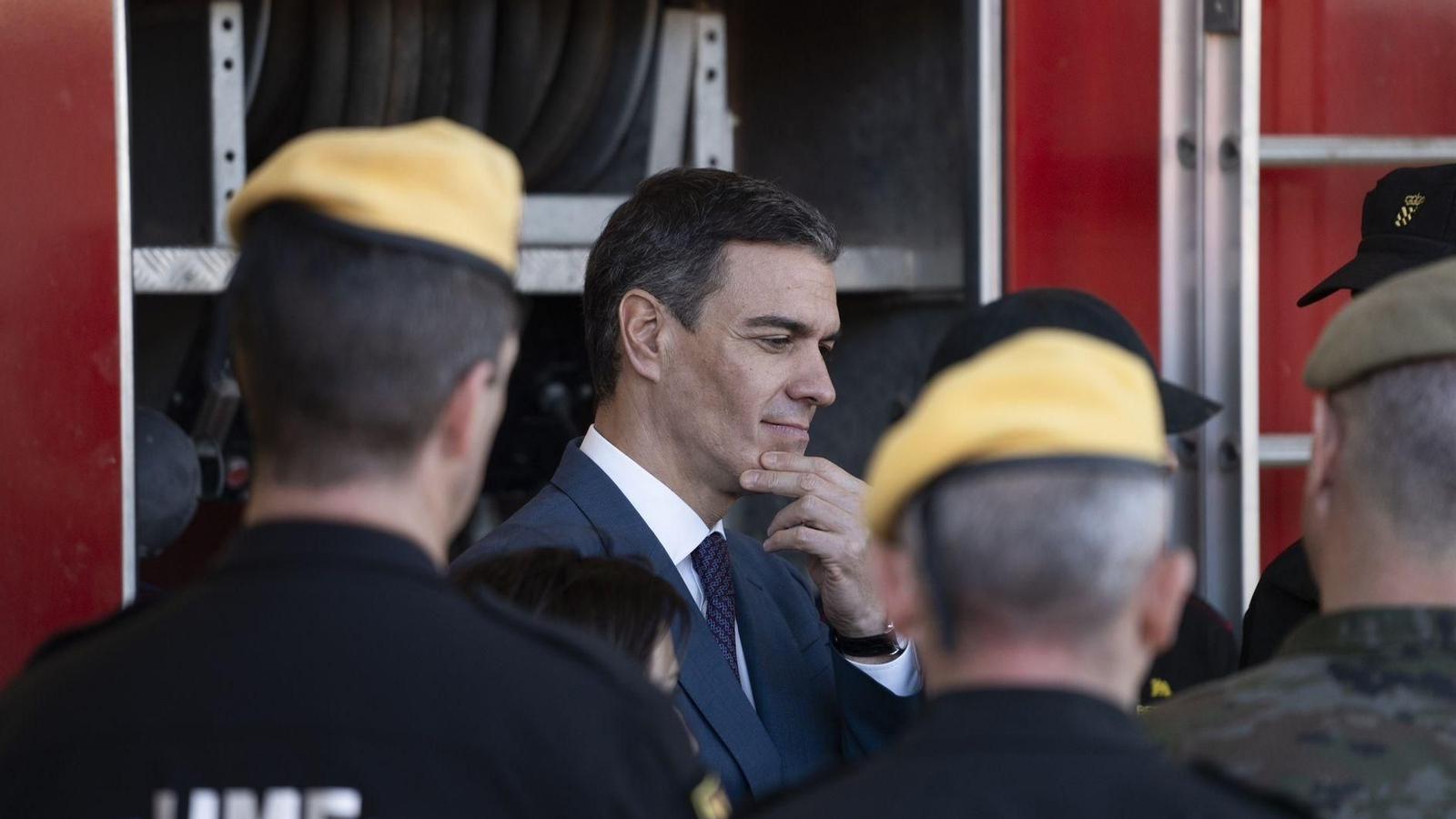 Pedro Sánchez, con personal militar