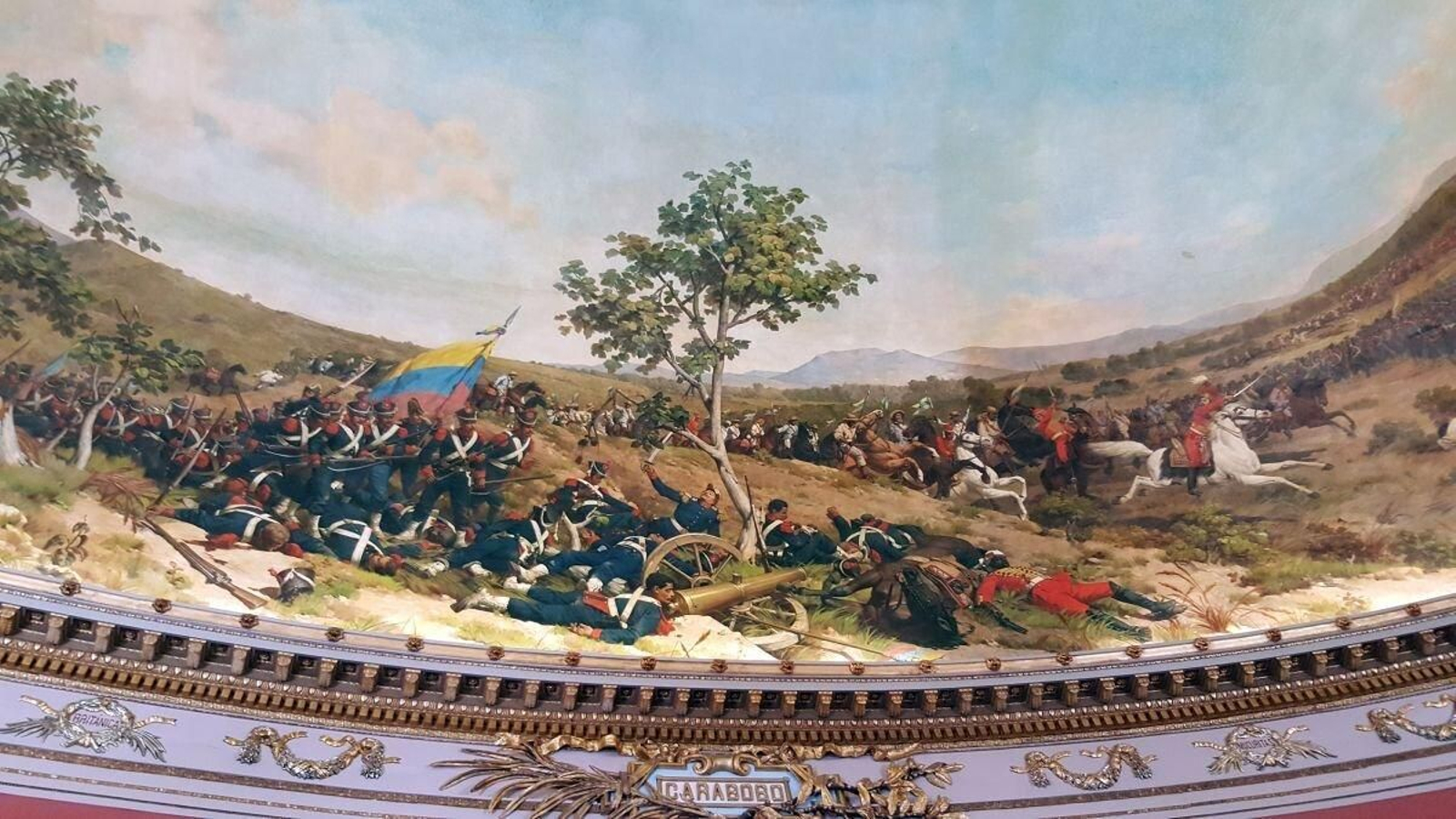 Bóveda do salón elíptico da Asemblea Nacional de Venezuela, co “Negro Primero” -de vermello- na batalla de Carabobo.