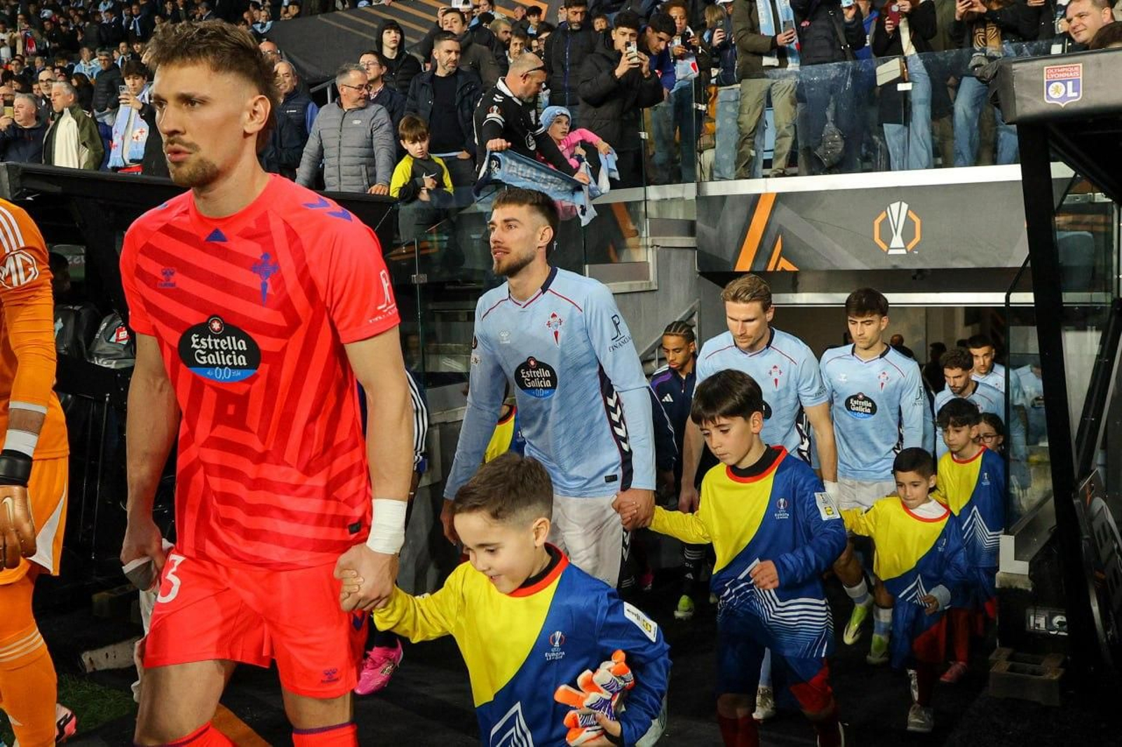 Galería | El Celta y el Olympique, un duelo de altura en Balaídos