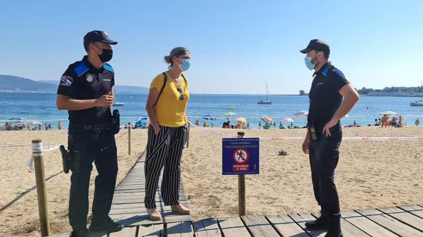 El uso de máquinas en la playa de Rodeira inició la crisis que vive el Ayuntamiento cangués.