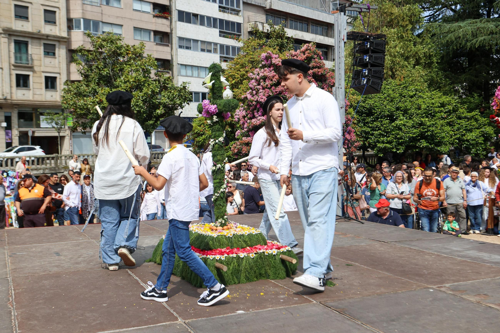 Galería | Muchas flores y música para celebrar los 'maios' en Redondela