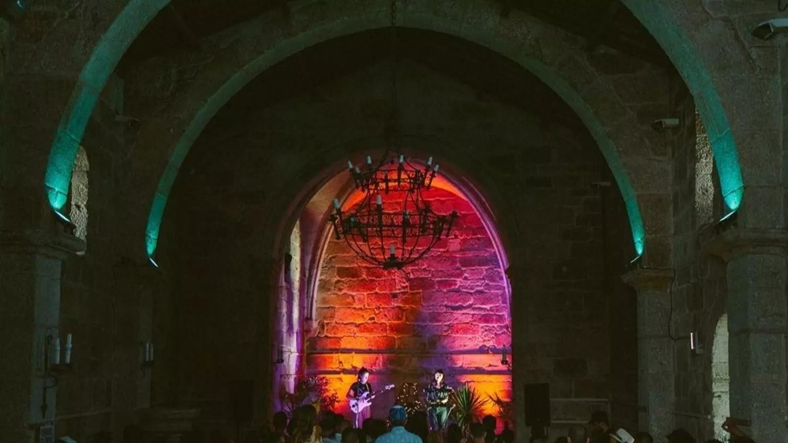 Concierto durante una de las ediciones de Arteficial.