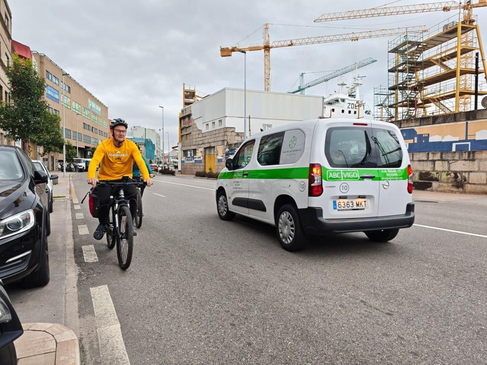 Peregrinos en bici, ayer en Beiramar