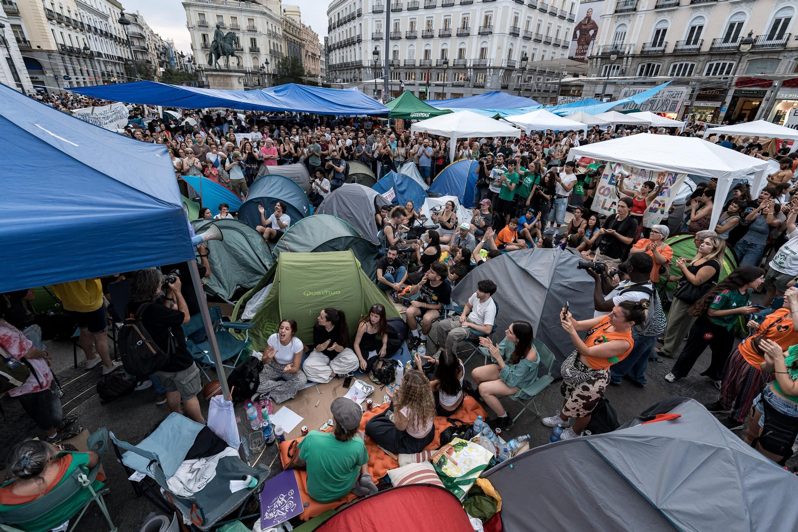 Galería | Cien tiendas de campaña toman la Puerta del Sol de Madrid exigiendo el "decreto Maricarmen"