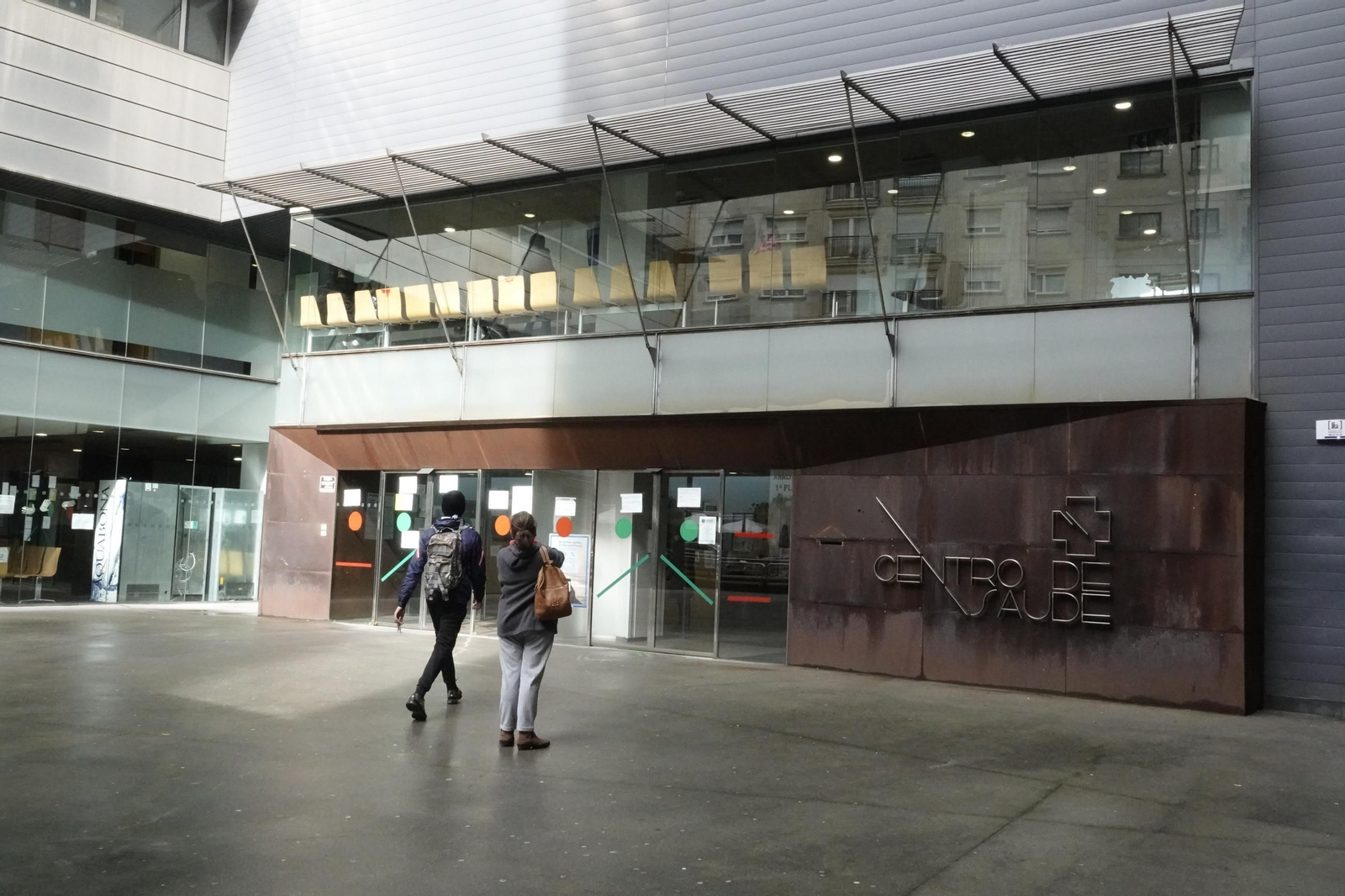 El centro de salud Rosalía Castro deriva al PAC las urgencias que llegan por la tarde.