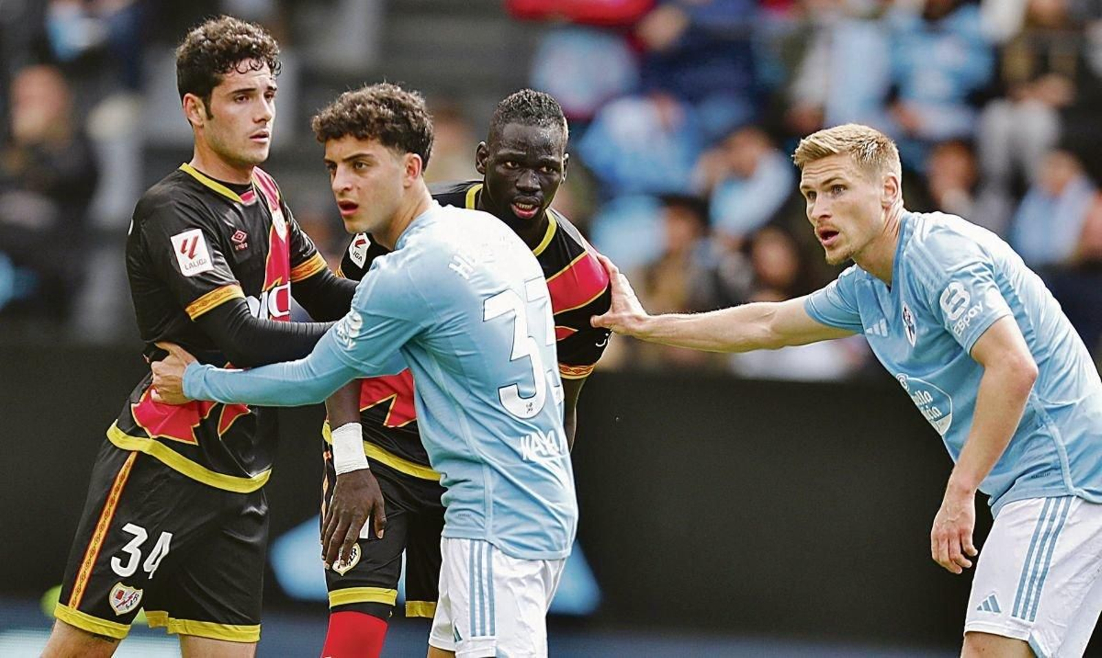 El canterano Hugo Álvarez fue titular otra vez, pero por la derecha.