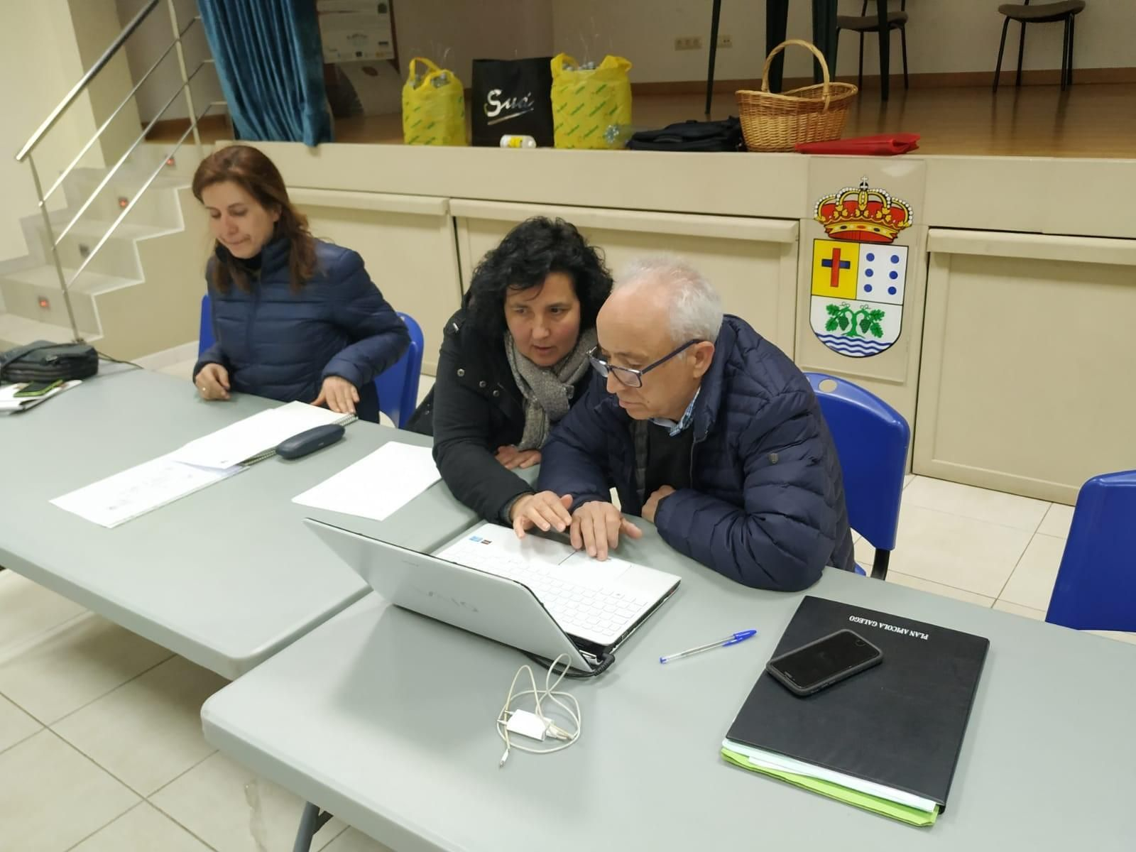 Armando Rodríguez, presidiendo la última asamblea de los apicultores.