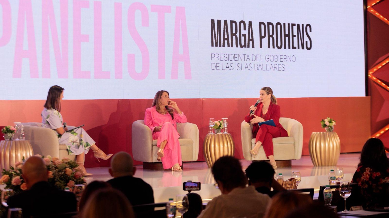 La presidenta balear durante su intervención