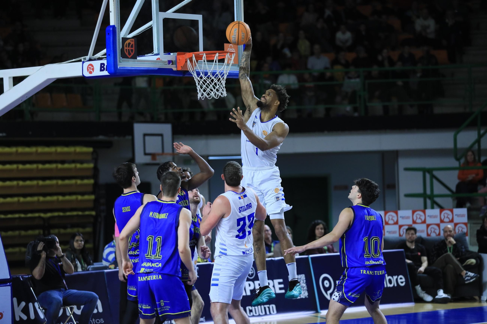 Galería | El COB gana y sigue disfrutando ante un Pazo entregado