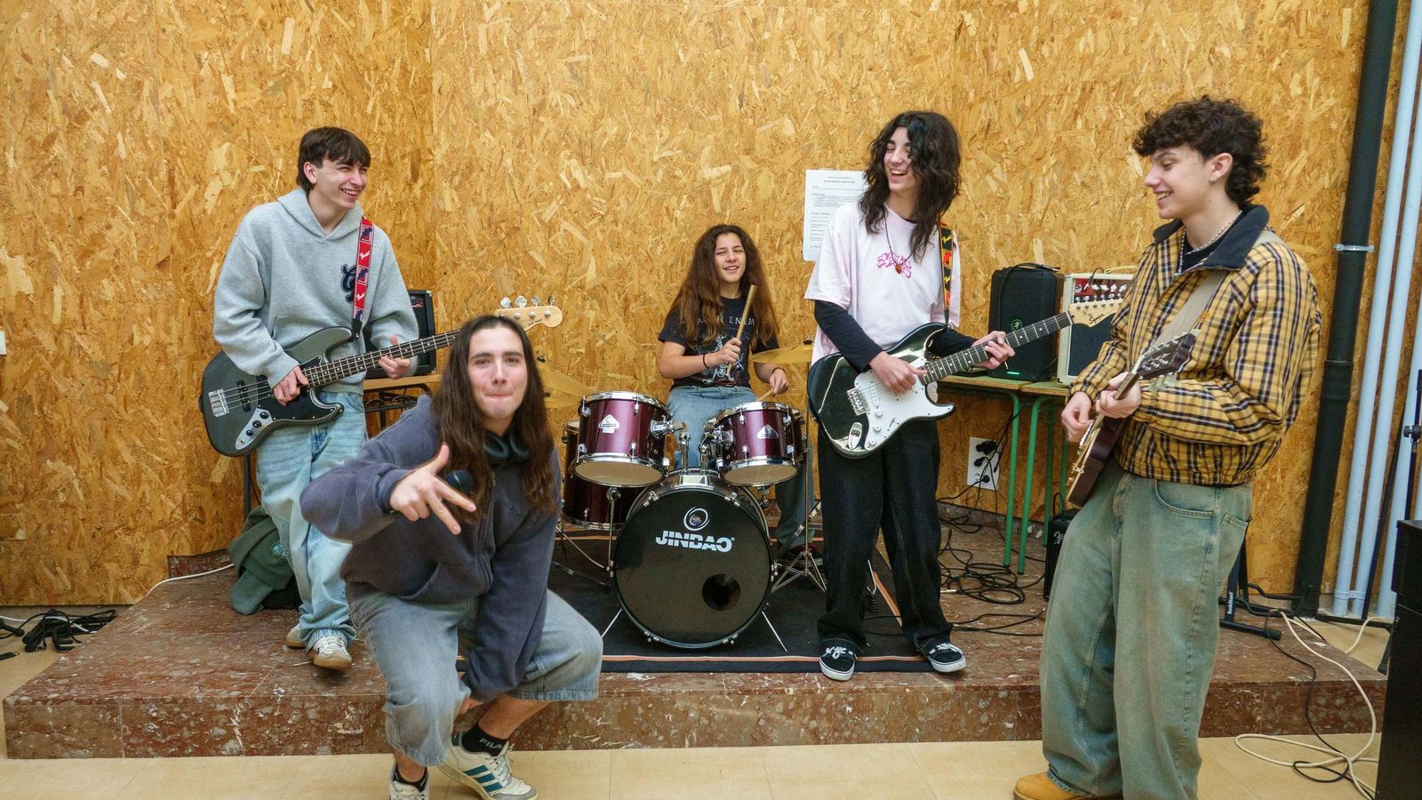 Los cinco integrantes de Lazy Art, recientes ganadores del concurso BateaSon.