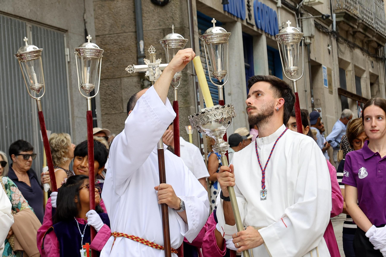 Galería | Misa por el Cristo da Victoria en Vigo y la concurrida procesión