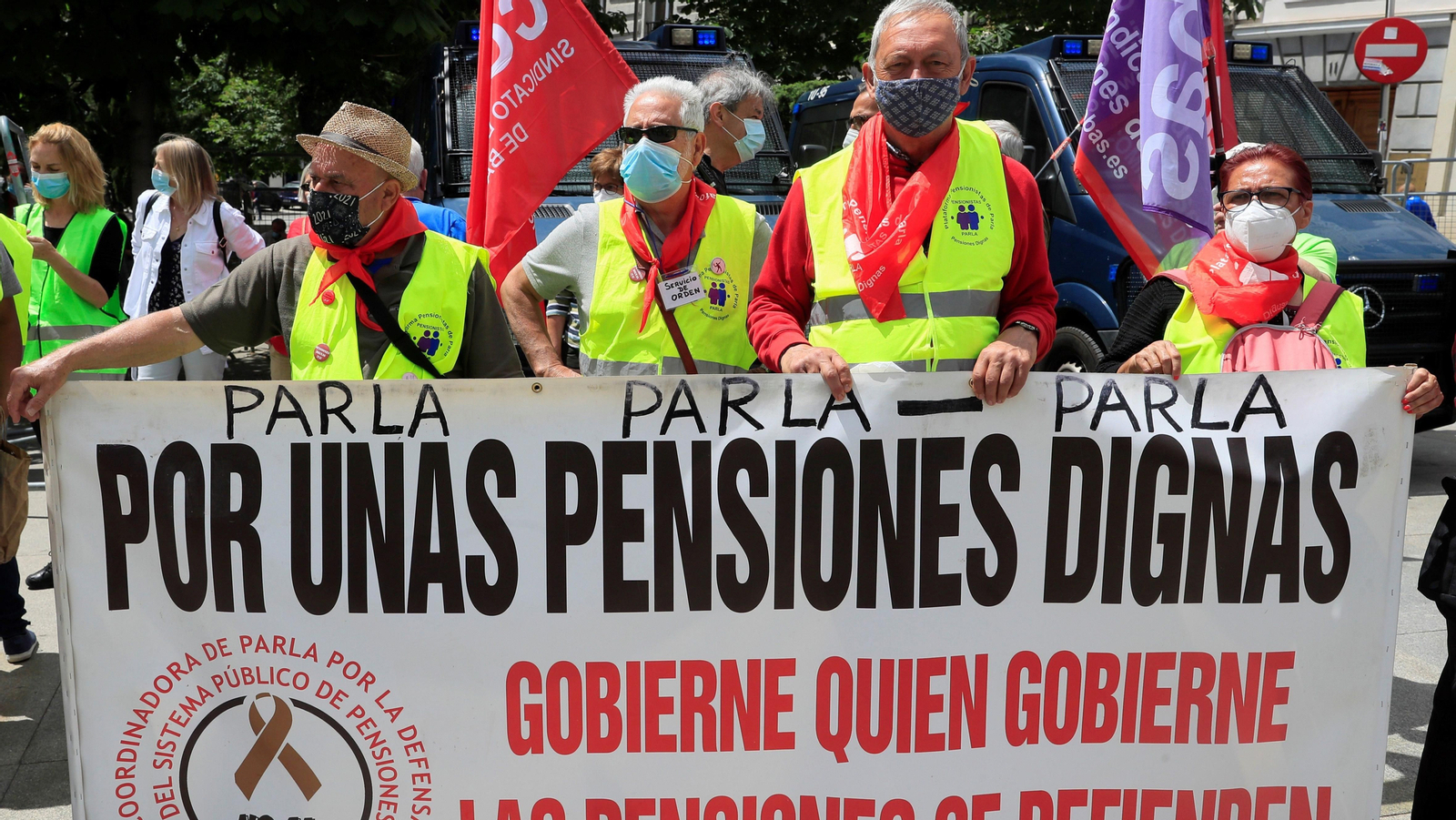 Miembros de la Coordinadora de Pensionistas de Madrid reclamando unas pensiones dignas.
