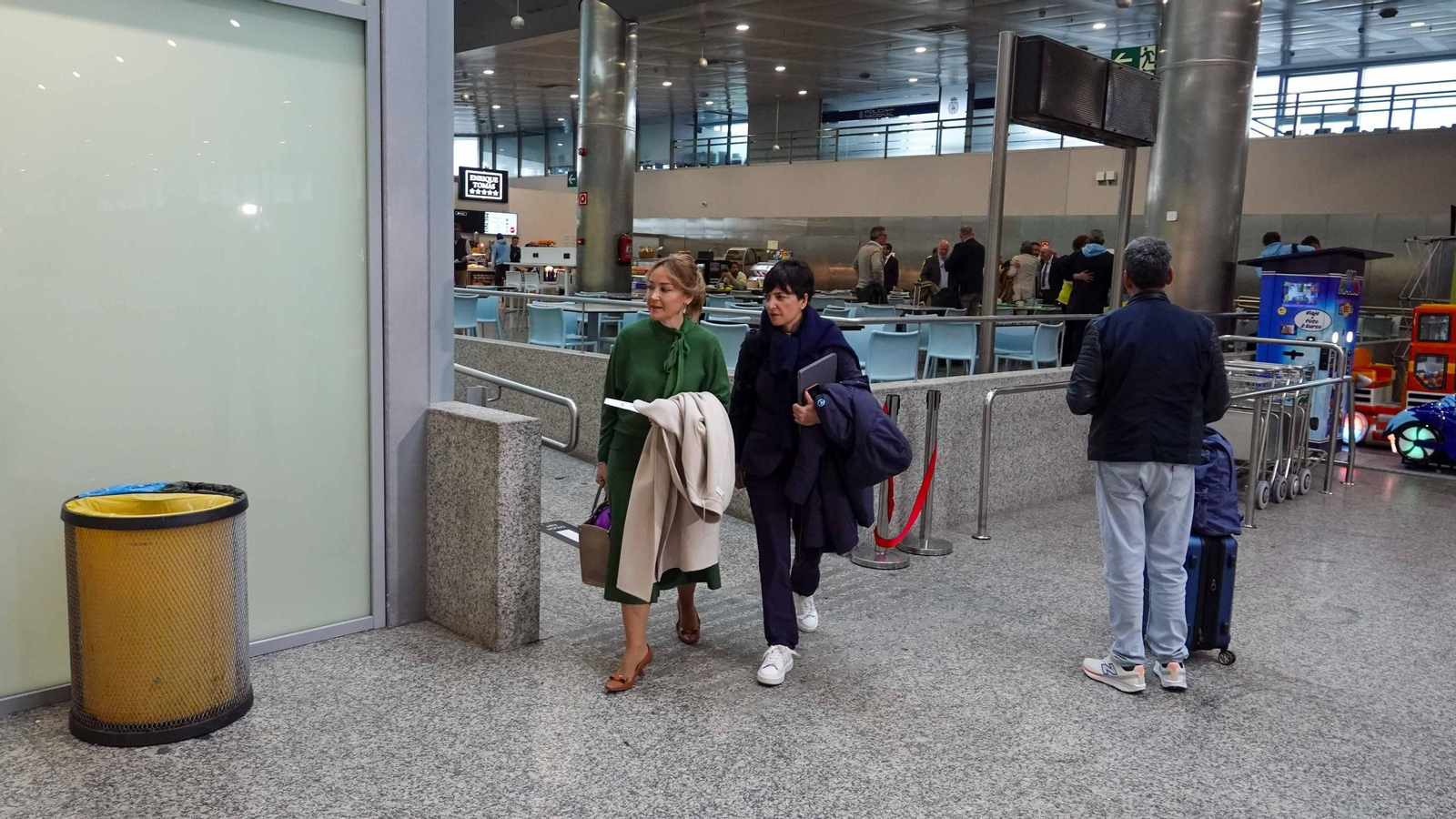 Marián Mouriño, junto a la consejera Carmela Cuevas, en Peinador.