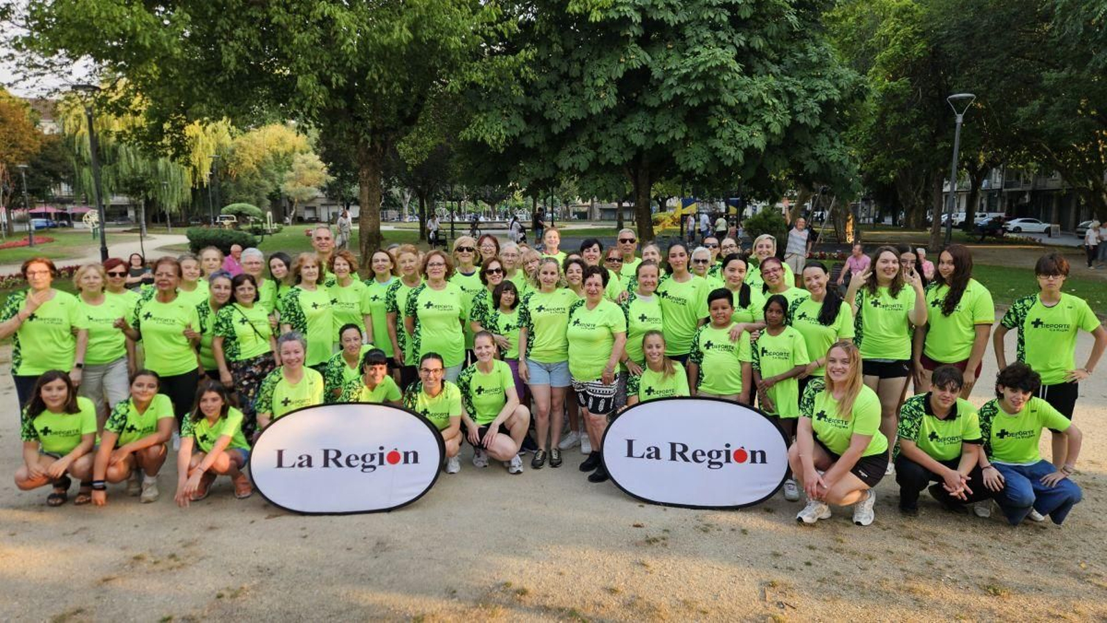 Alrededor de un centenar de personas se reunieron en la Alameda de Verín para disfrutar de la actividad propuesta por +Deporte La Región en una jornada perfecta de deporte al aire libre.