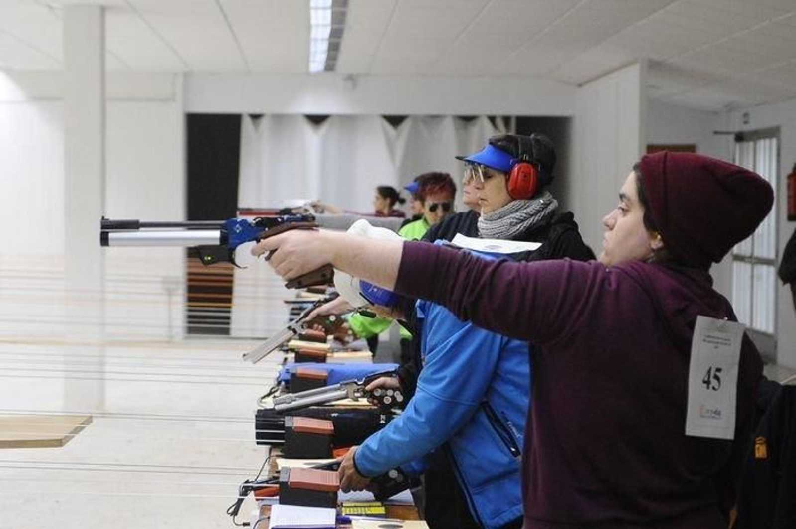 Paula Fernández (45) acusó una lesión en la mano (FOTO: MARTIÑO PINAL).
