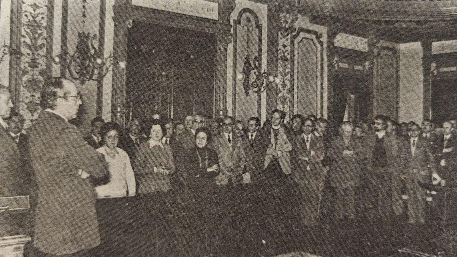 El alcalde de Orense agradece el homenaje a los funcionarios.