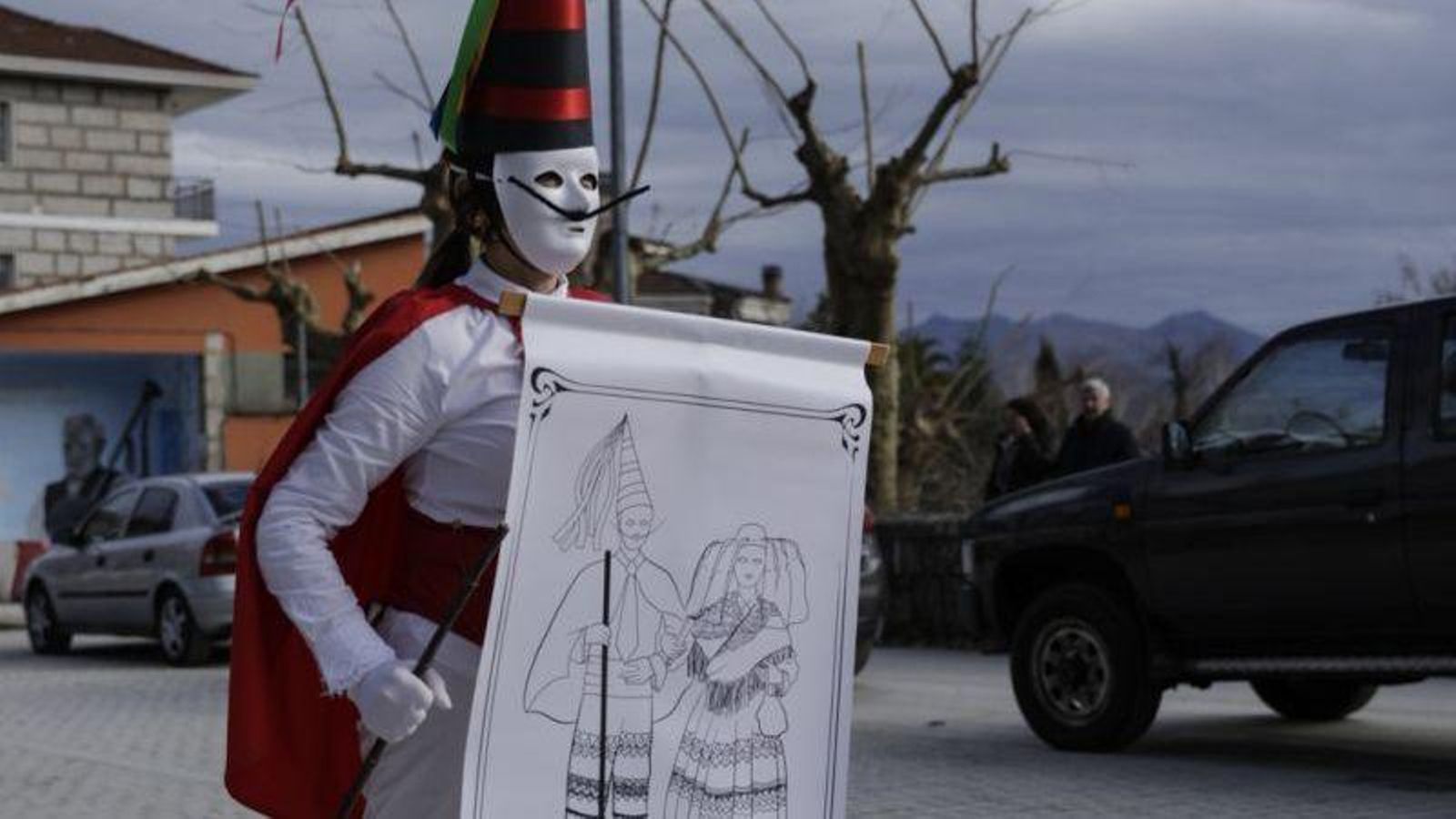 Que no falte el estandarte para abrir el desfile.