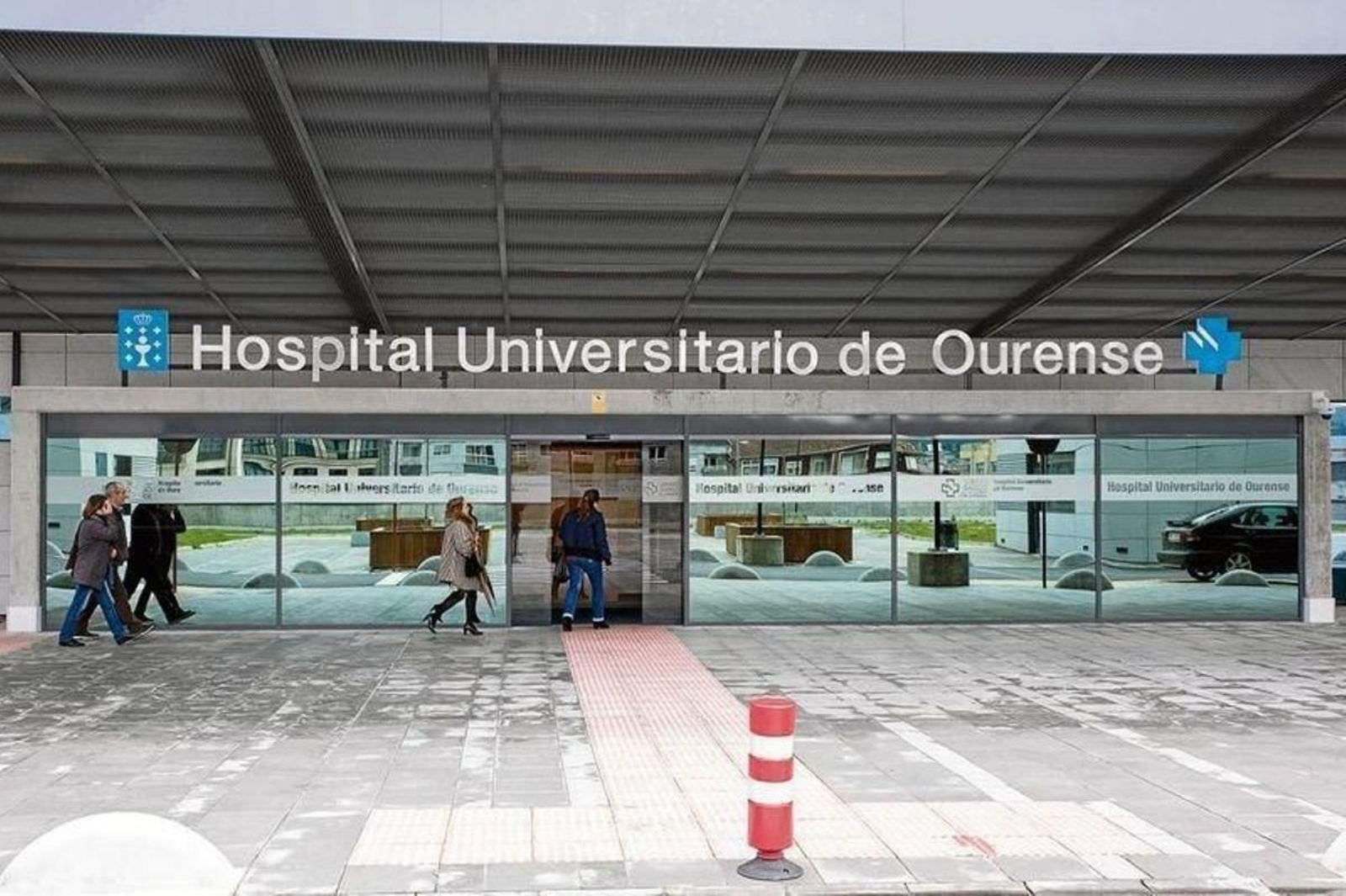 El paciente fue operado quirúrgicamente para retirar una acumulación de líquido alrededor de su testículo.