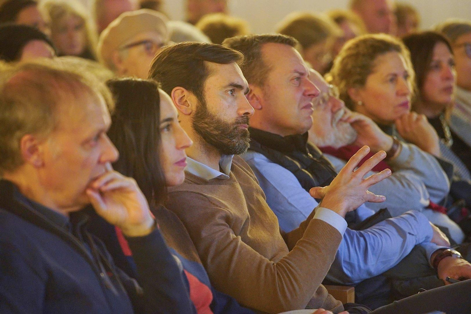 José Teo Andrés, subdirector de Atlántico; los concejales Ana Laura Iglesias y Gorka Gómez junto al director general de Atlántico, Carlos Barbosa.