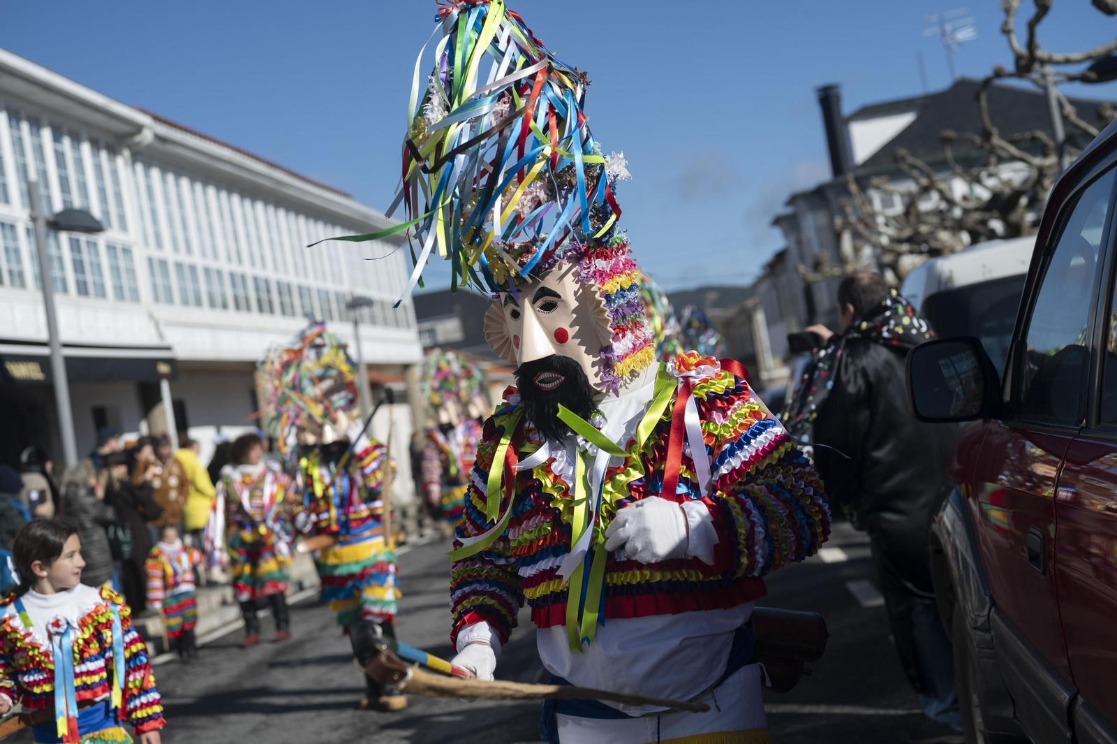 Galería | La música y el color de los Vellarróns en el Entroido de Riós