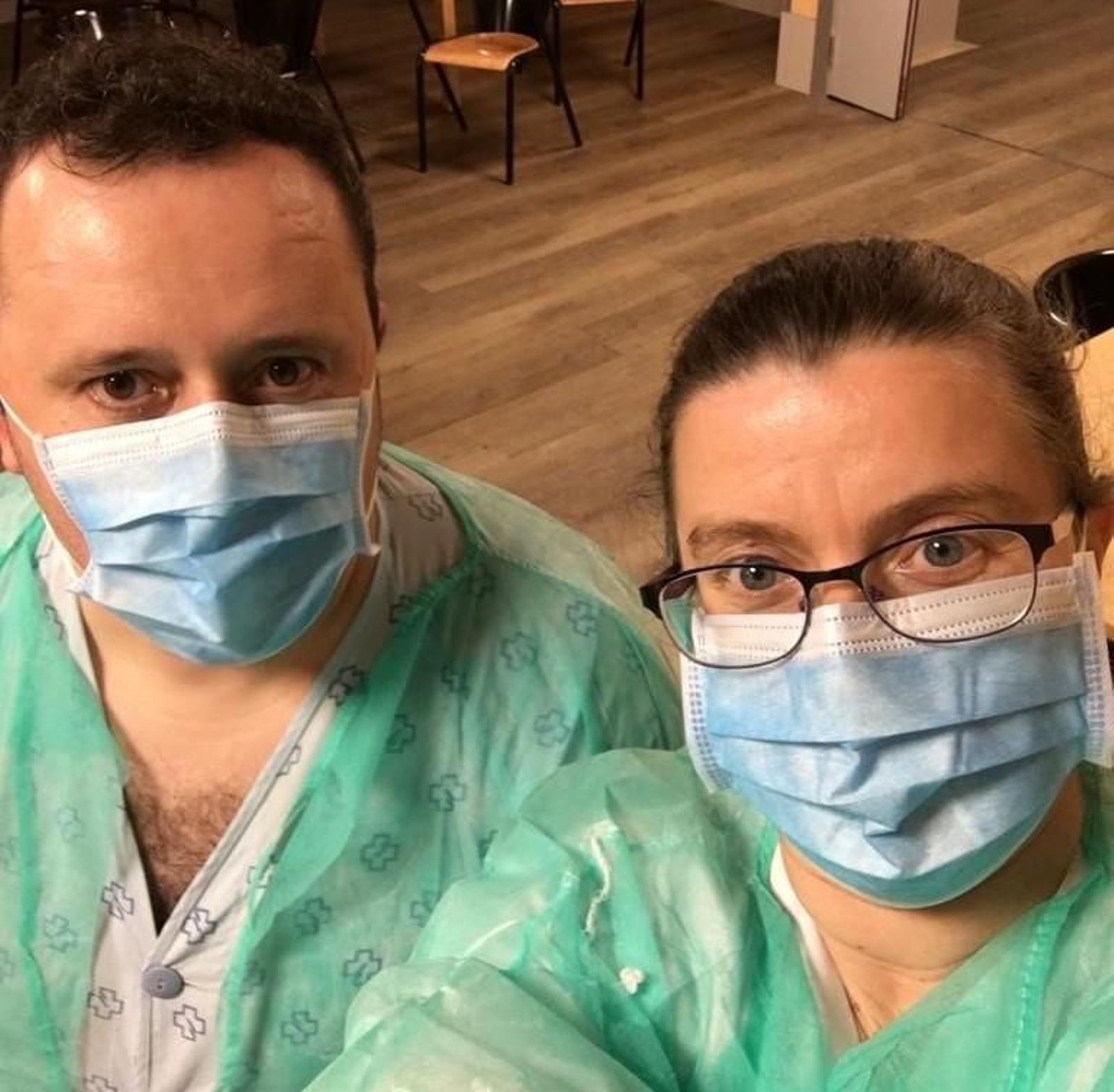 Xende Fernández y Ana Belén Cid, gerocultores de Oímbra en Os Milagros.