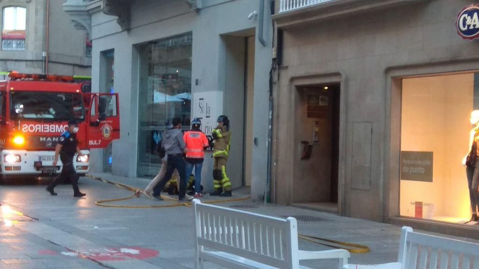 Un incendio se desata en la sede del Celta // Sergio