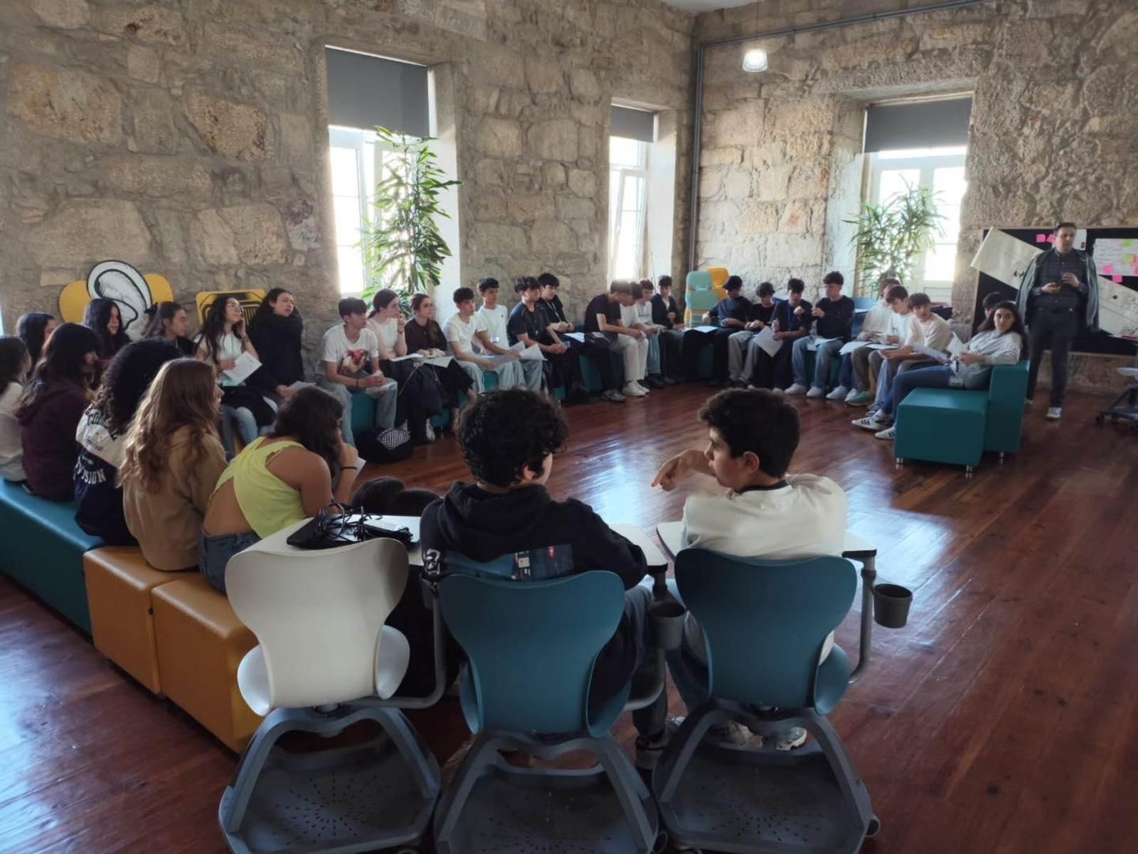 Unión cultural a través de la radio en Salesianos