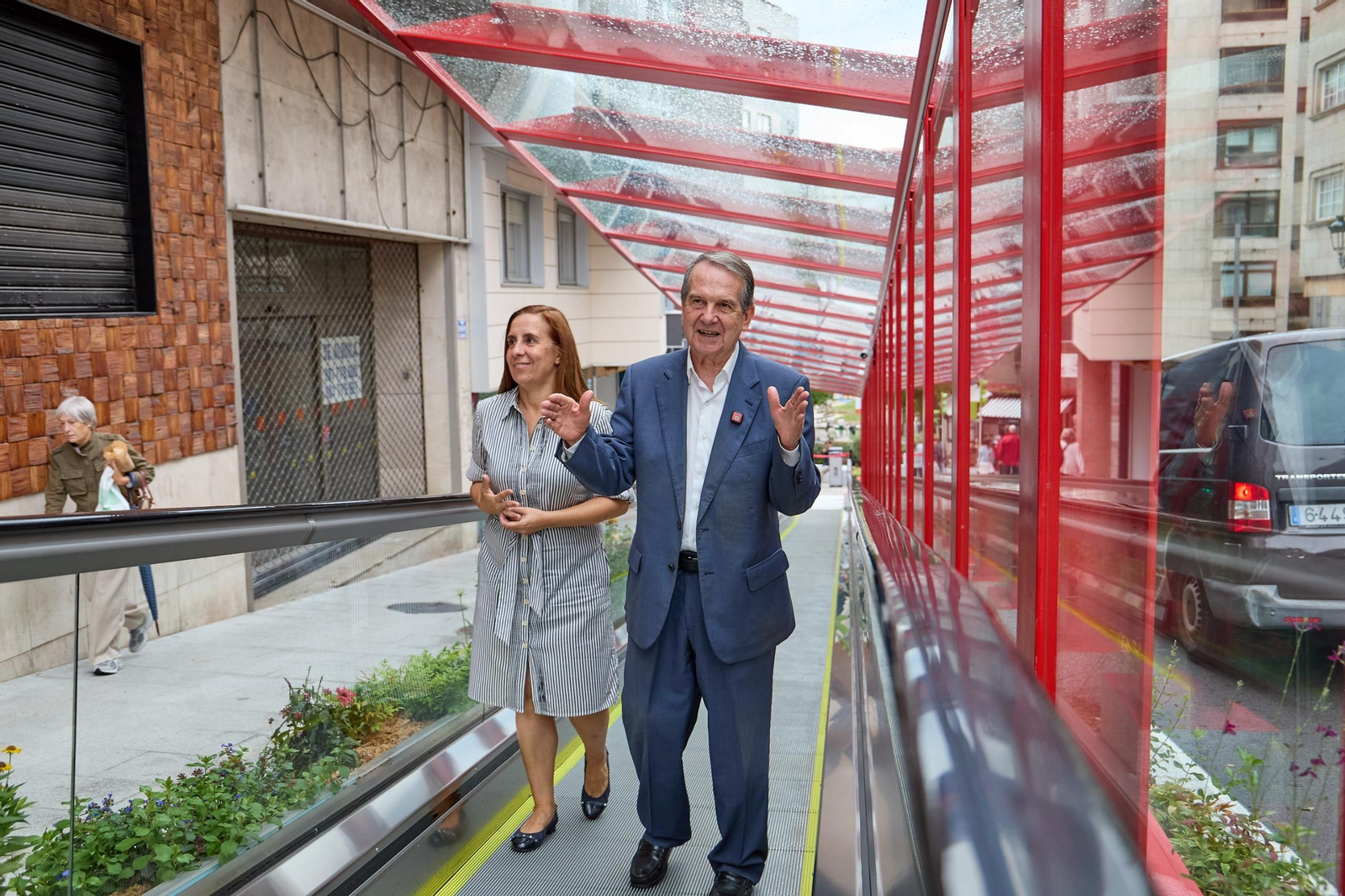 Abel Caballero visitó las rampas con la concejala Núria Rodríguez.
