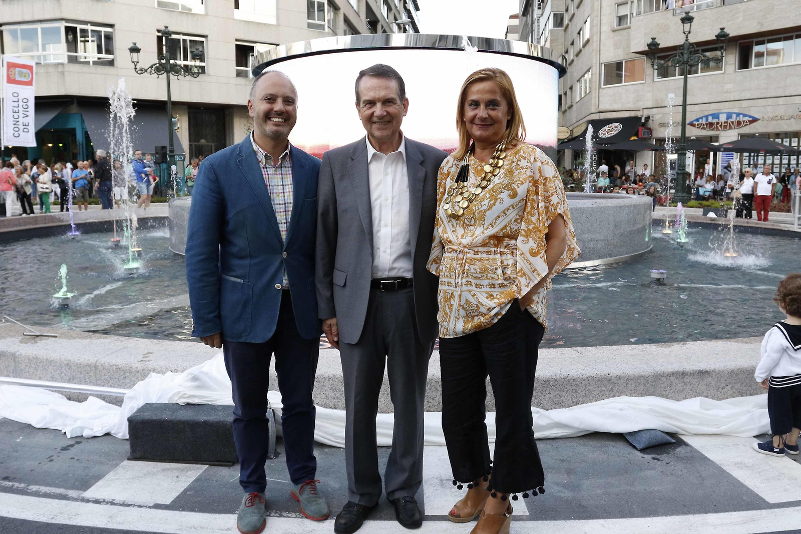 La inaguración de la nueva fuente en Rosalía de Castro // LANFOCO