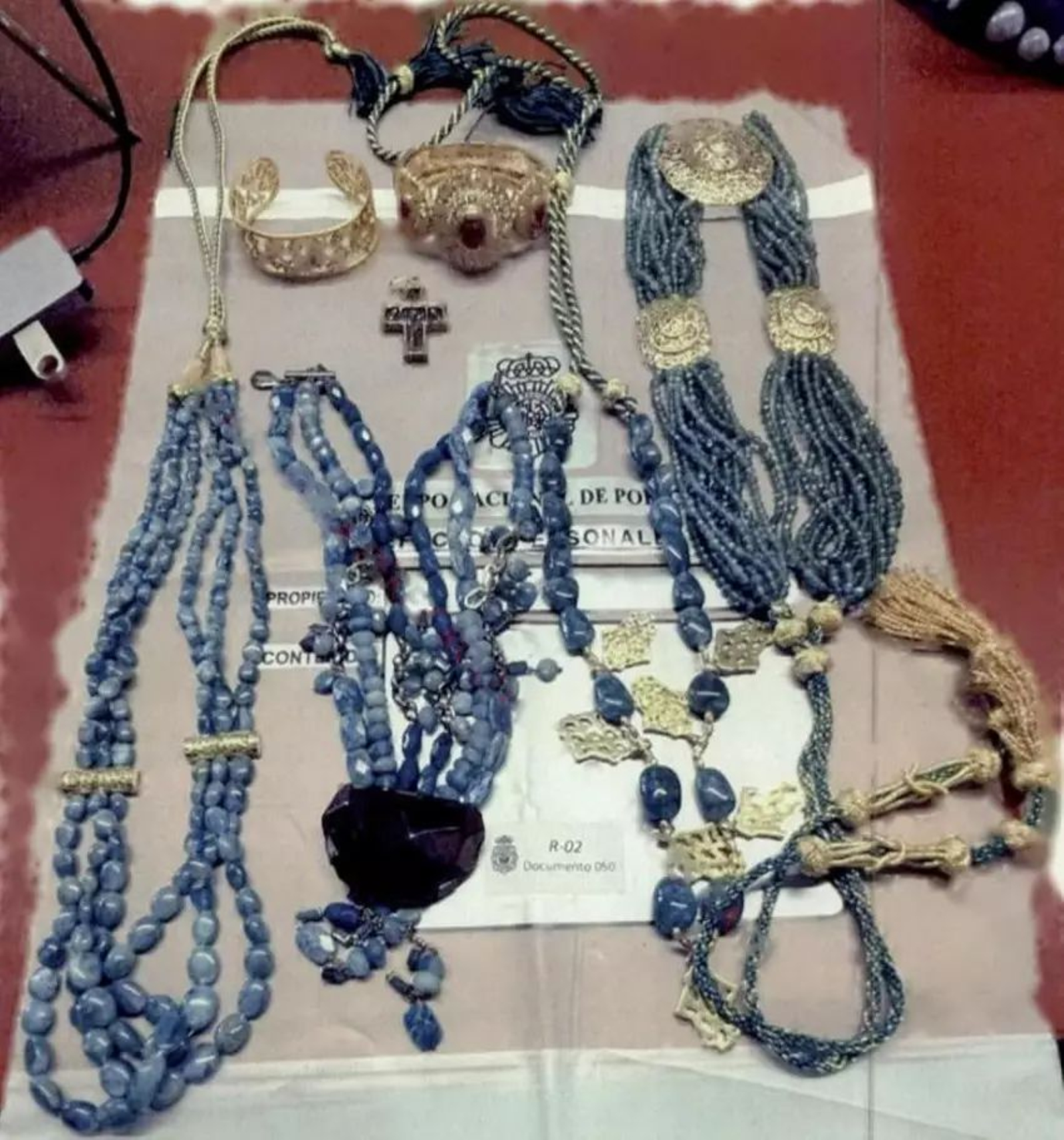 Galería | Las joyas y los relojes que Zapatero guardaba en su despacho