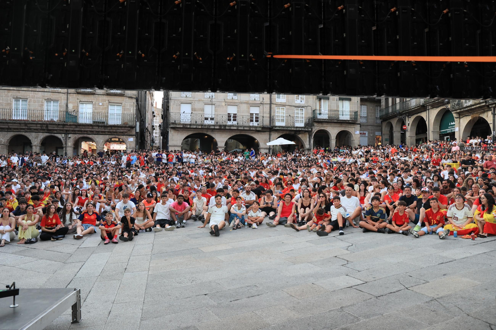 Galería | Ambiente y expectación en las terrazas de Ourense para disfrutar del partido de la selección española ante Portugal , en fotos