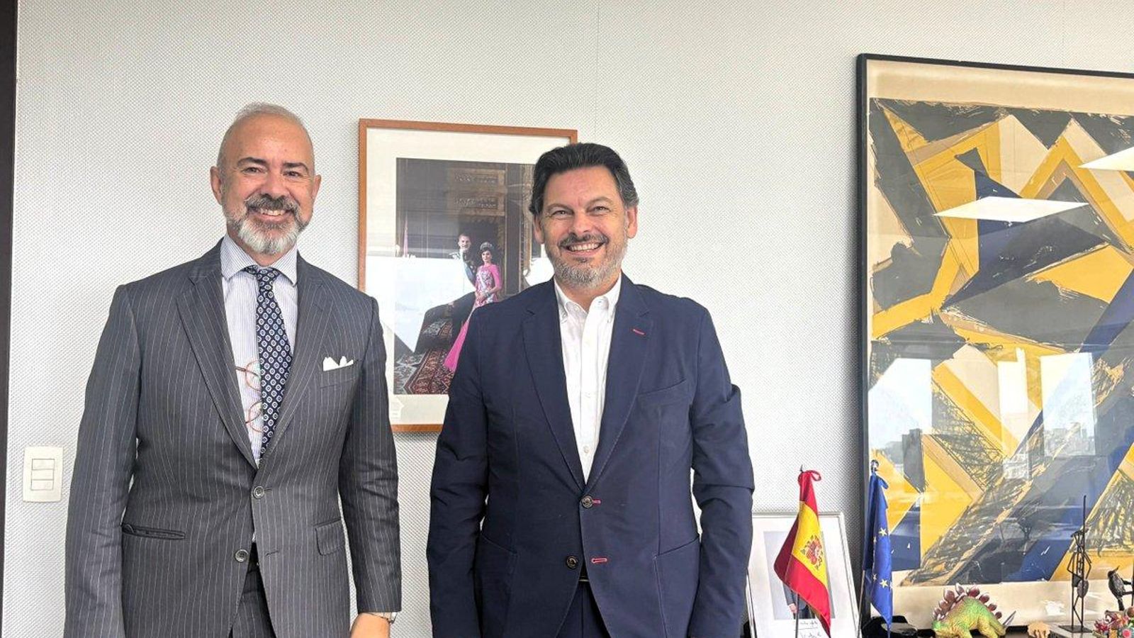 Reunión entre el secretario xeral da Emigración y el cónsul