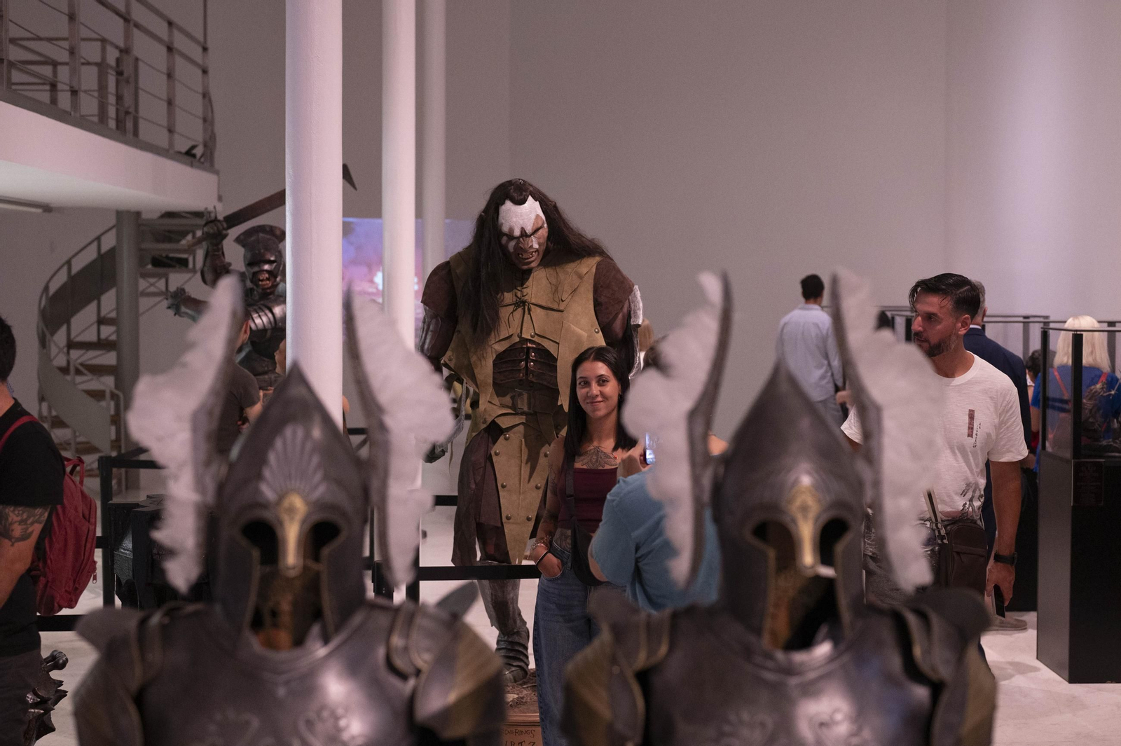 Un recorrido por el universo de Tolkien en la exposición organizada por el OUFF con motivo del 25 aniversario de la saga