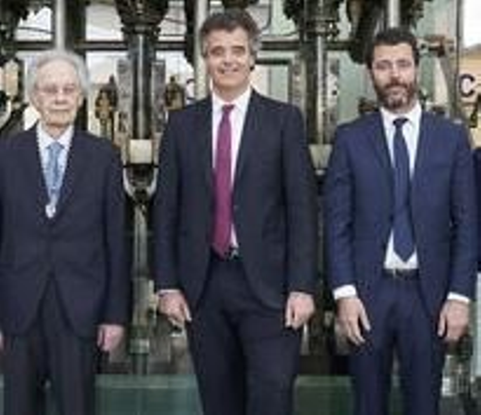 Jesús Freire, presidente del astillero, con sus hijos Marcos y Guillermo, que ocupan la dirección.