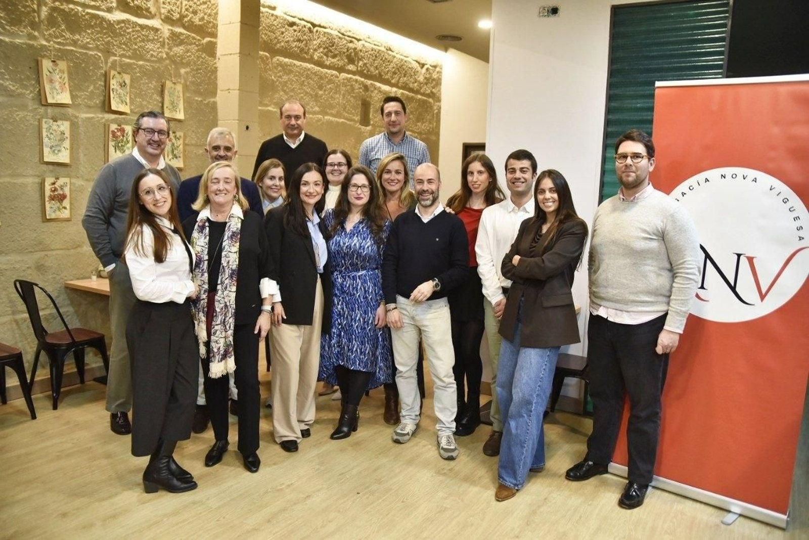 Miembros de Avogacía Nova viguesa celebraron ayer su día con un encuentro en el que participaron letrados de generaciones anteriores.