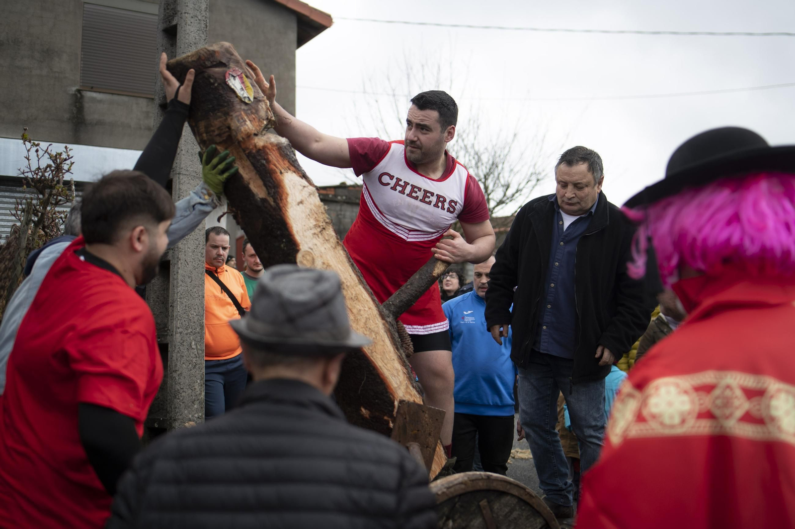 Galería | El meco Abalos recorrió As Teixugueiras, Cartelle