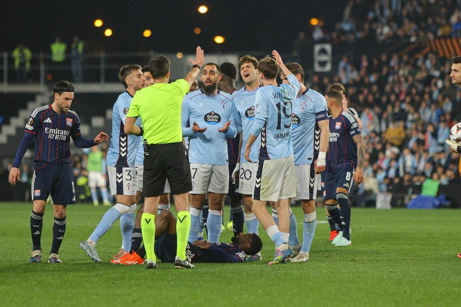 Galería | El Celta y el Olympique, un duelo de altura en Balaídos