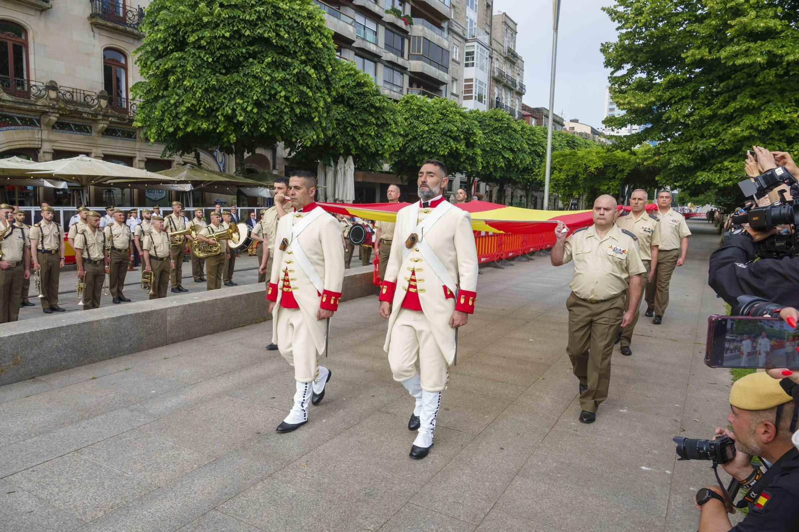 Galería | Comienza la programación del Día de las Fuerzas Armadas en Vigo