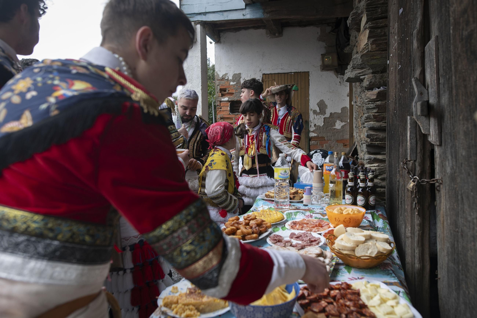 Galería | Los Felos llevan sus trastadas y travesuras a la sierra de Maceda