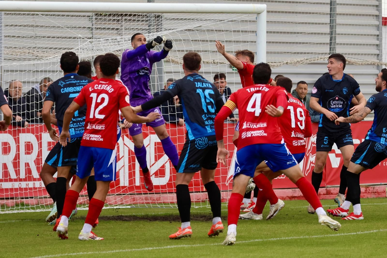 Raúl Marqueta aleja el peligro tras el centro de la SD Tarazona