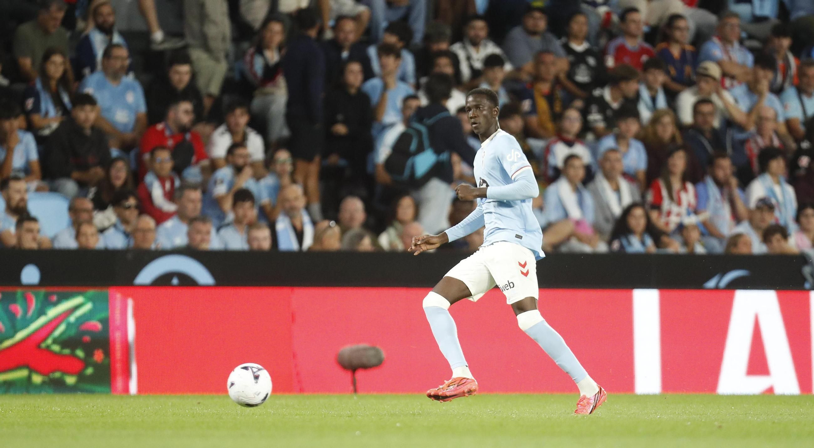 El fichaje veraniego celeste Abdoulaye Faye se estrenó en la liga española ayer en Balaídos.